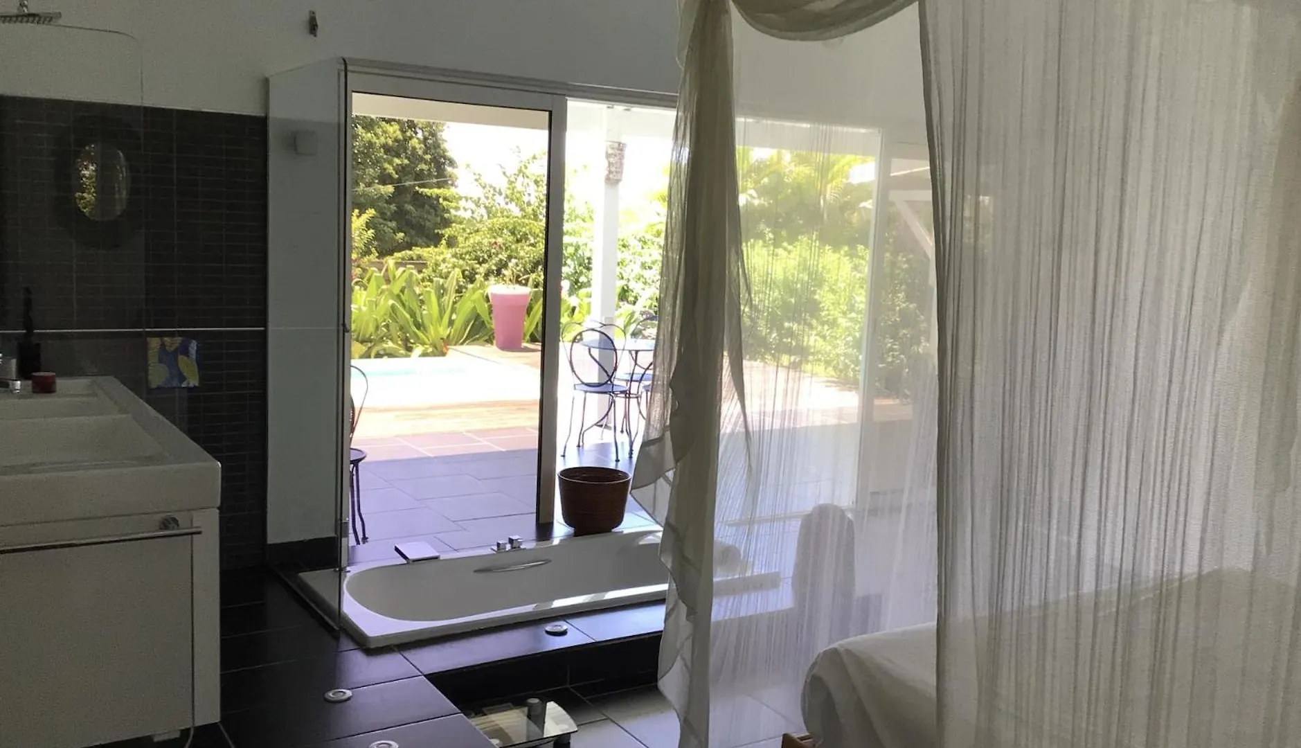 Magnifique Maison Avec Piscine A Debordement A Marie Galante Beaurenom